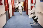 Des médecins radiés exercent sans être inquiétés, selon une enquête