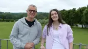 DJ Cecew, 17 ans, mixe avec son oncle Bastien Grine à Saint-Bauzély