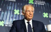 Dominique de Villepin restitue deux statuettes reçues au Quai d'Orsay