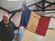 Drapeau des évadés de France sauvé des ordures dans les Landes