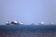 Détroit d'Ormuz : navire attaqué, réponse iranienne, tensions maximales