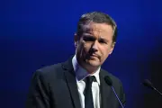 Dupont-Aignan prône une sortie rapide de l'UE pour une Europe légère