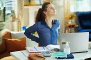 Exercices discrets pour soulager le dos au bureau