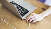 Explosion d'un PC fourni par la région Grand Est : une étudiante choquée