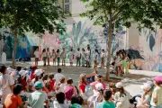 Fanfarandole géante à Toulon : une centaine d'enfants déambule en musique