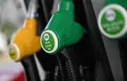 Flambée des prix de l'essence en France : le litre dépasse 2 euros
