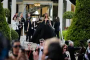 Gala amfAR 2026 : Geena Davis, Robbie Williams, Paul Pogba réunis à Antibes