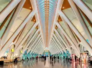 Gare de Mons : un ovni architectural primé au Prix Versailles 2025