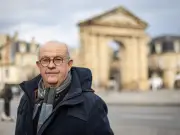 Gilles Savary en dédicace à Blaye pour ses mémoires politiques