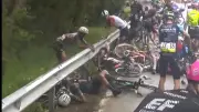 Giro 2026 : Chute massive, deux coéquipiers de Pogacar à l'hôpital