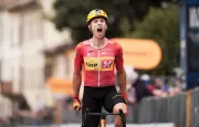 Giro 2026 : Fredrik Dversnes surprend les sprinteurs dans la 15e étape