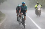 Giro: Arrieta gagne une 5e étape rocambolesque sous une pluie diluvienne