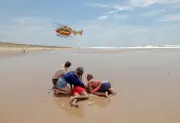 Gironde : deux noyades par baïnes, le débat sur la surveillance des plages relancé