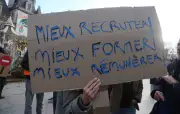 Grève des animateurs dans les écoles parisiennes contre les suspensions