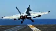 Guerre en Iran : un F-18 américain détruit le gouvernail d’un pétrolier