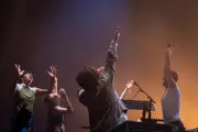 Hervé et MazelFreten : un concert dansé immersif à Fréjus et Ollioules