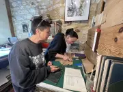 Immersion en reliure pour une stagiaire en CAP à Monpazier