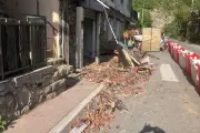 Incendie à Clans : un immeuble et une fleuriste ravagés par les flammes