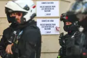Interdits de marche, les néofascistes du C9M déposent leur gerbe en catimini