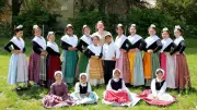 Journée des enfants d'hier et d'aujourd'hui : près de 100 enfants célèbrent les traditions provençales à Manduel