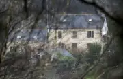 La ferme de l'horreur de l'affaire Troadec ravagée par un incendie criminel