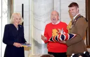 La reine Camilla offre une peluche de Petit Gourou à New York