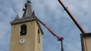 Le campanile rénové retrouve sa place au sommet du clocher du Truel