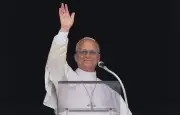 Le pape Léon XIV crée le buzz avec des baskets Nike vintage