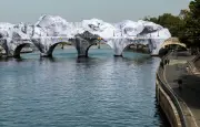 Le Pont-Neuf transformé en caverne géante par l'artiste JR