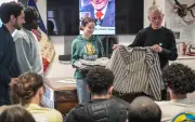 Le pyjama rayé du résistant Yves Marinelli exposé au musée de Pau