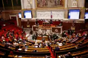 Le RN veut interdire les signes religieux aux élèves hors temps scolaire