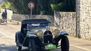 Le Tour Automobile traverse Logrian-Florian avec des voitures d'exception