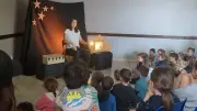 Les enfants captivés par la magie du conte à Florensac