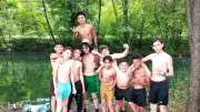 Les jeunes envahissent la rivière l'Arre pour les vacances de Pâques