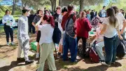 Les élèves des MFR nettoient les berges de l'Étang du Ponant