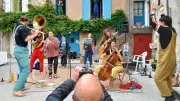 Les Oiseaux de trottoir : un spectacle enchanteur à Laroque