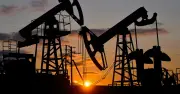 Les États-Unis prolongent la dérogation aux sanctions sur le pétrole russe