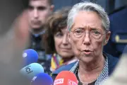 Élisabeth Borne quitte la direction de Renaissance, critique la ligne Attal