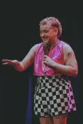 Lou Trotignon : humour et autodérision pour raconter sa transition