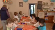 Mai animé à Uzès avec Les Petites Mains : poterie, théâtre et éveil musical