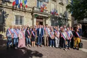 Maires de l'Agglomération d'Agen posent en soutien au maire menacé
