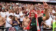 Maxime Lucu, capitaine de l'UBB, savoure son titre à Bilbao devant sa famille