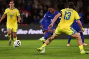 Mbappé et Olise brillent, les Bleus dominent l'Ukraine