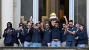 MHSC VB : le trophée présenté au balcon de l'opéra Comédie