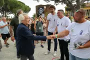 Michel Sardou inaugure le trophée de pétanque Fernand Sardou à Bormes-les-Mimosas