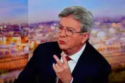Mélenchon officialise sa candidature pour la présidentielle de 2027