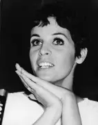 Mort de Claudine Longet, chanteuse et actrice condamnée en 1976