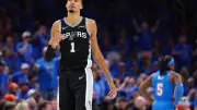 NBA : Wembanyama, prostré lors du trophée de MVP, explose contre le Thunder