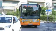 Nice : un chauffeur confie son bus à un ado de 16 ans qui provoque un accident
