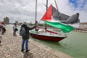 Nouvelle mobilisation pour la paix en Palestine à La Rochelle avec un navire